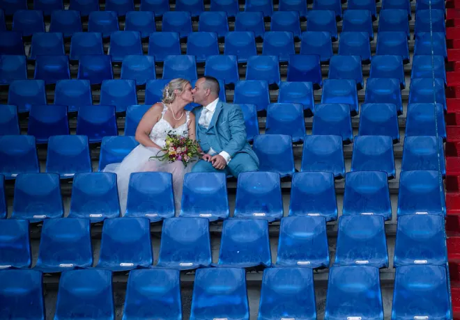 Bruidspaar Arjan en Eveline op hun trouwdag