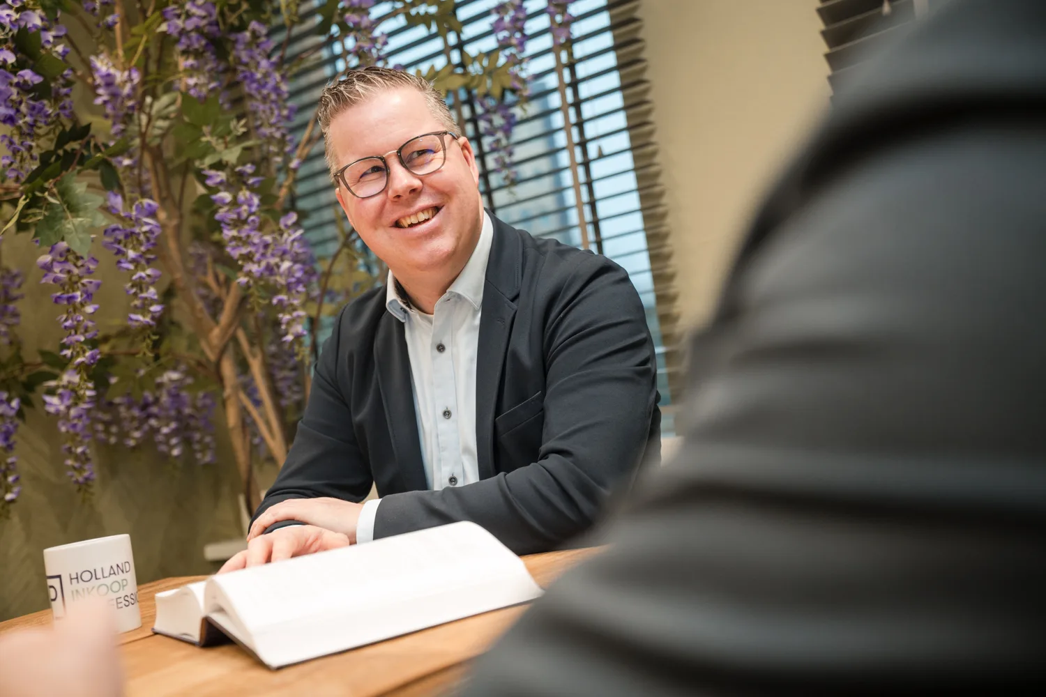 Headshot professional, rustige uitstraling geschikt voor CV en website