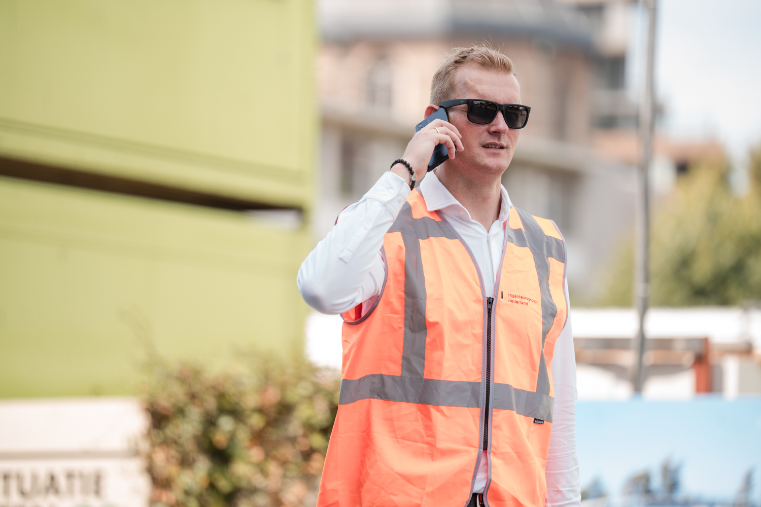 Zakelijk portret in 1-op-1 formaat, geschikt voor profielfoto